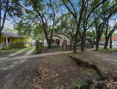 845 Rutland St, Houston, TX 77007 - photo 5