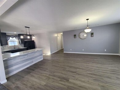 512 E 3rd St, Warren, IN 46792 - photo 5