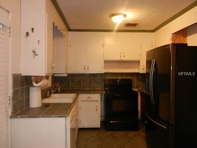 Kitchen.Frig does not stay