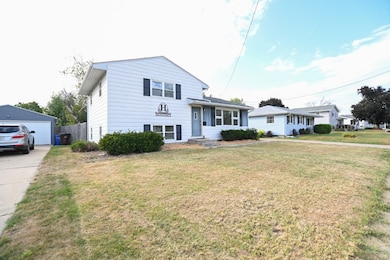 2212 Deborah Dr SW, Cedar Rapids, IA 52404 - photo 2