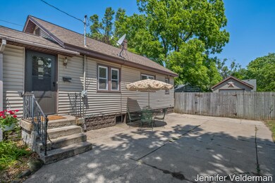 1105 Arlington St NE, Grand Rapids, MI 49505 - photo 3