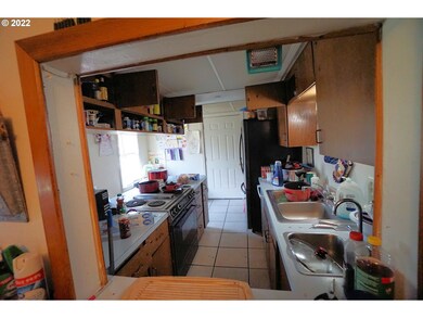 233 W C St, Rainier, OR 97048 - photo 2