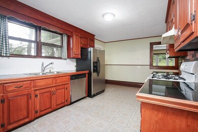 59 West St, Ludlow, MA 01056 - photo 3