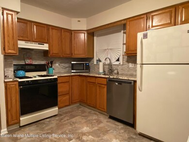 Kitchen granite countertop