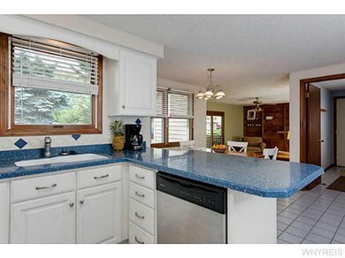 850 Thomas Fox Dr W, North Tonawanda, NY 14120 - photo 5