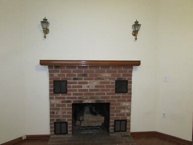 353 Litchfield St, Leominster, MA 01453 - photo 3