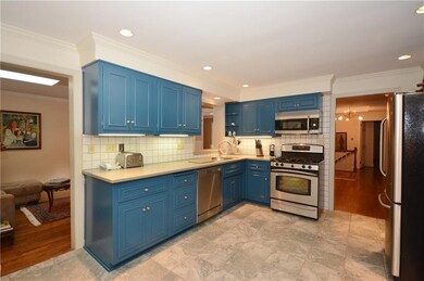 Large eat-in Kitchen with loads of cabinetry and c