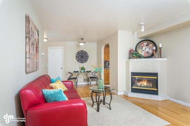 Living Room_IMG_3739-FULL