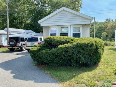 14 Stage Coach Cir, Londonderry, NH 03053 - photo 3