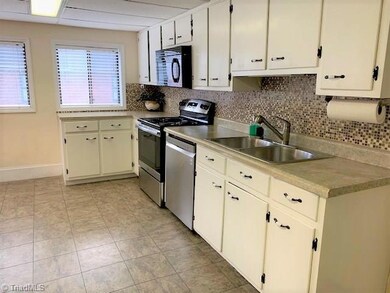 1512 E Fairfield Rd, High Point, NC 27263 - photo 4