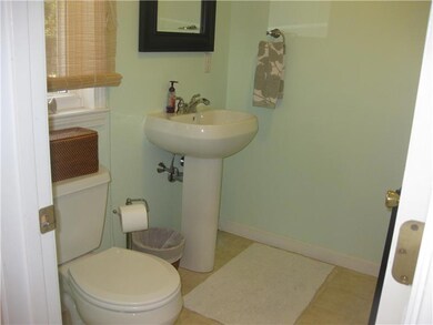 15 Hedge St, Fairhaven, MA 02719 - photo 6