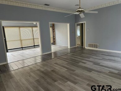 209 Heritage Cir, Tyler, TX 75703 - photo 3