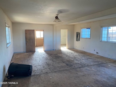231 S Satus Rd, Toppenish, WA 98948 - photo 3