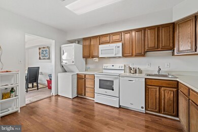 3709 S George Mason Dr unit 1607E, Baileys Crossroads, VA 22041 - photo 7