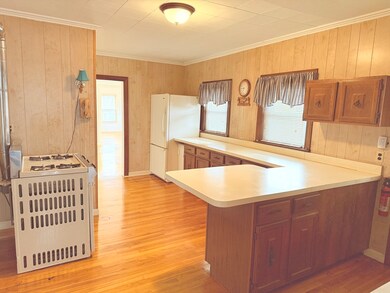 658 School St unit 2, Webster, MA 01570 - photo 5