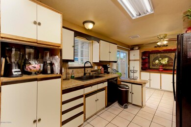 1827 Cliffrose Dr, Lake Havasu City, AZ 86403 - photo 2