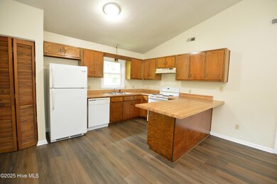 137 Windsor Ct, Jacksonville, NC 28546 - photo 5