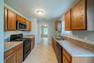 8807 Stratfield Ln, Houston, TX 77075 - photo 4