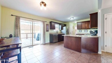 537-Reserves-Blvd_012