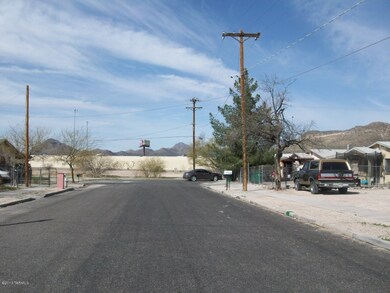 26th St Streetscape West