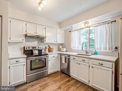 14955 Carriage Square Dr, Silver Spring, MD 20906 - photo 6