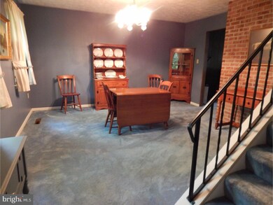 33 Golfview Ln, Reading, PA 19606 - photo 4