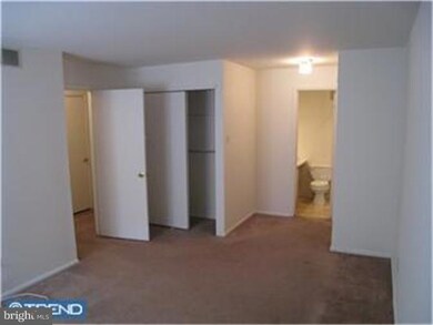 404B Cypress Point Cir unit 404B, Mount Laurel, NJ 08054 - photo 2