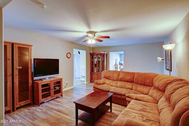312 N Apache Dr-26