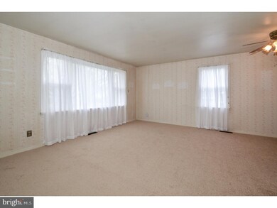 512 Haws Ln, Oreland, PA 19075 - photo 4