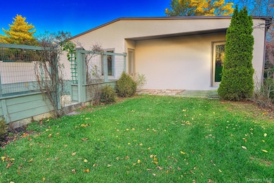 34 Maple St, Islip, NY 11751 - photo 2