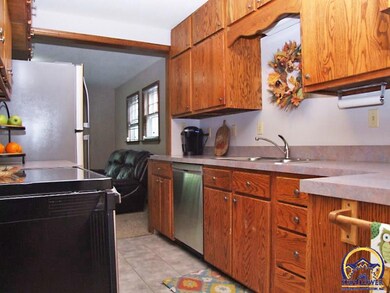 1738 SW Medford Ave, Topeka, KS 66604 - photo 7