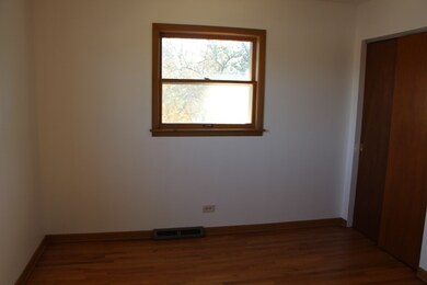 2739 W Cheyenne Rd, Waukegan, IL 60087 - photo 7