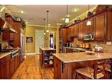 Cook's Dream Kitchen w/Oversized Fridge, Gorgeous 