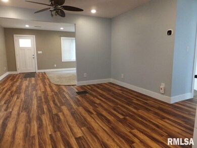 2132 W 16th St, Davenport, IA 52804 - photo 7