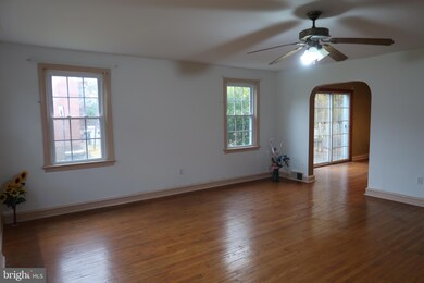 227 Canterbury Dr, Wallingford, PA 19086 - photo 5