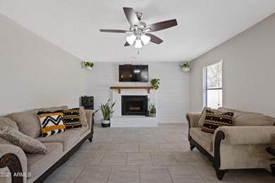 7 - Family Room Fireplace Ivyglen