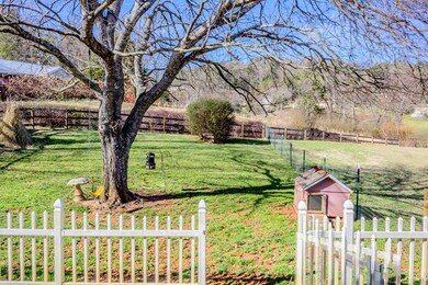 102 Pitts Rd, Franklin, NC 28734 - photo 6