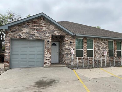 301 E Willingham St unit A, Cleburne, TX 76031 - photo 3
