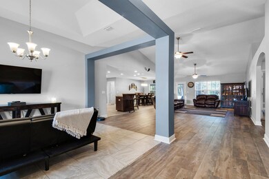 2422 Genevieve Way_20191202_021