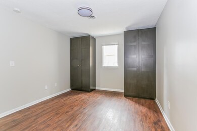 005-photo-main-bedroom-10735690