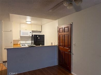 18645 Hatteras St unit 187, Tarzana, CA 91356 - photo 3