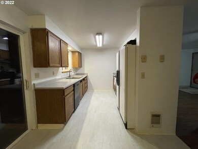 318 Cedar Ct, Winlock, WA 98596 - photo 2