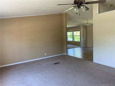 112 Kodak Dr, Statesville, NC 28625 - photo 5