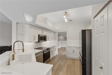 Kitchen with kitchen peninsula, appliances with st