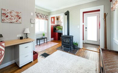 8 Carpenter St, Amesbury, MA 01913 - photo 4