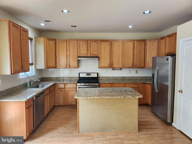 2555 James Monroe Cir, Herndon, VA 20171 - photo 4