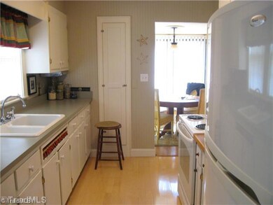 407 W Morehead St, Reidsville, NC 27320 - photo 6