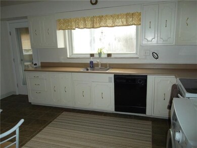 Kitchen w/ 3 season access