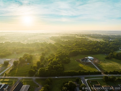 2423 S 1st Place, Broken Arrow, OK 74012 - photo 2