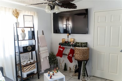 1410 E 6th St unit 30, Corona, CA 92879 - photo 4